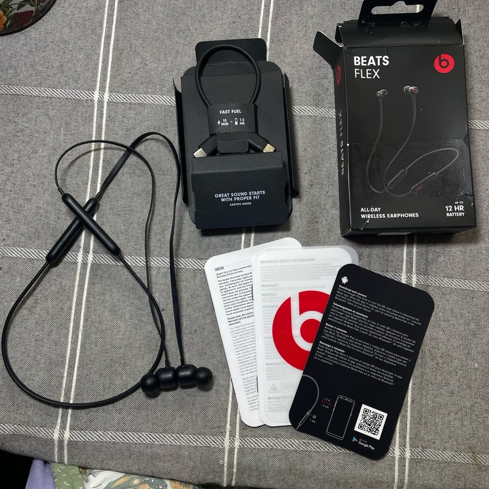Beats Flex Wireless Earbuds - Black